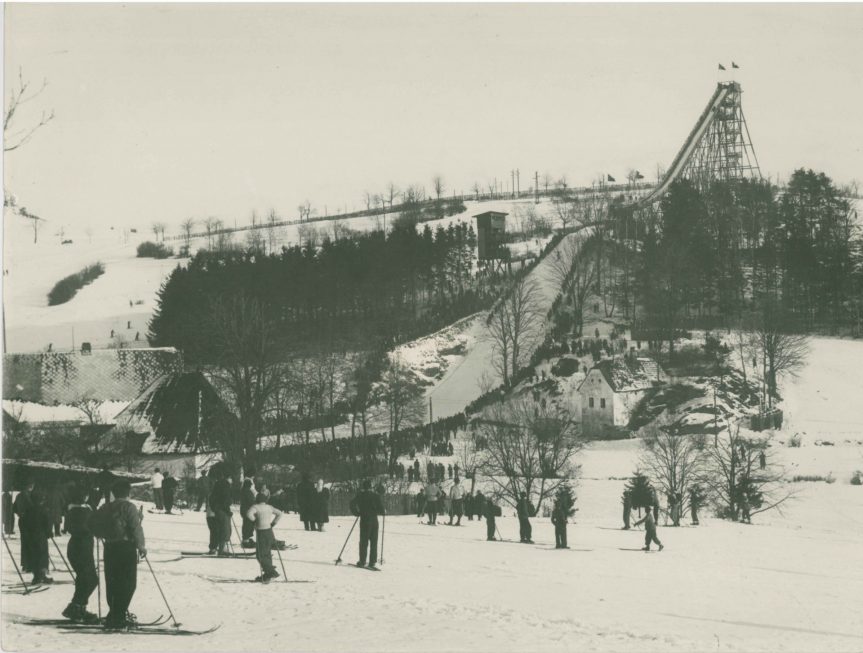 Výstava věnovaná skákání na lyžích a otevření lyžařské stezky
