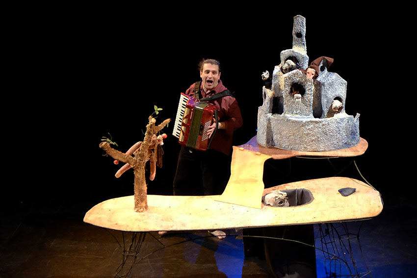 Divadlo na dvorku muzea – Pes a drak