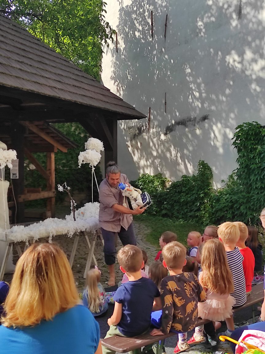 Divadlo 100 opic – Zimní pohádka